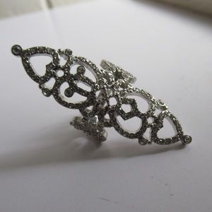 SILVER RHINESTONE RING 💍